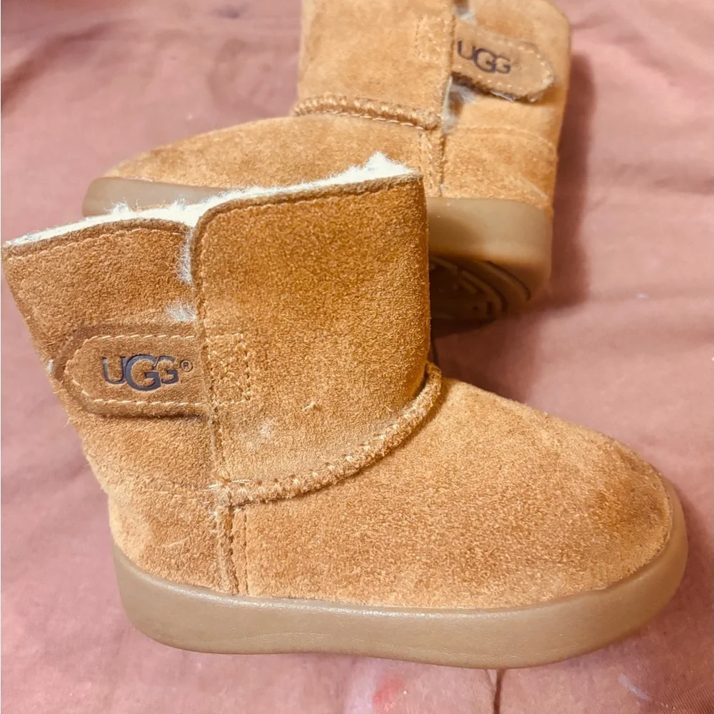 UGG warm stylish