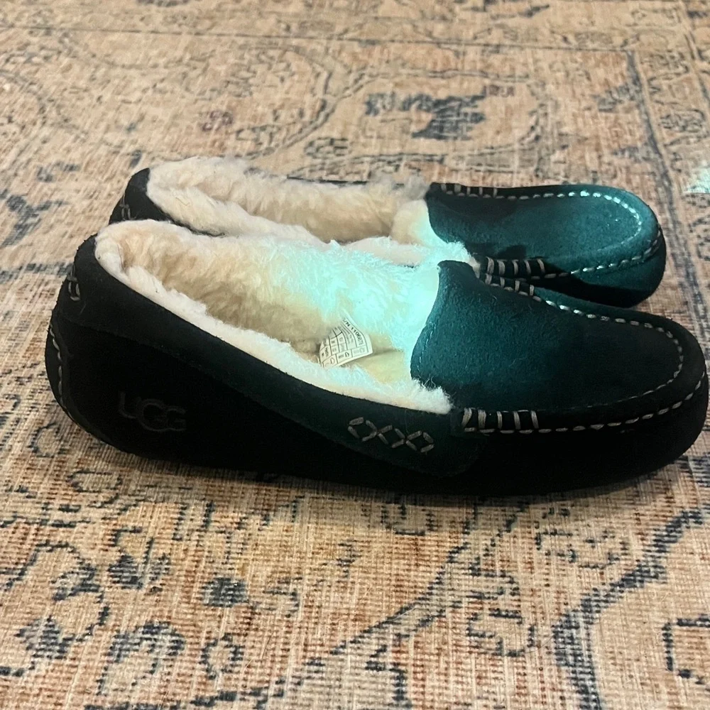 UGG interior black cozy