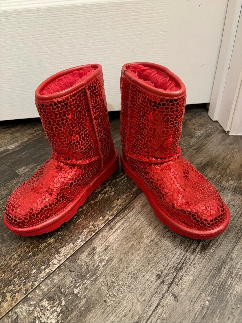 UGG shiny red