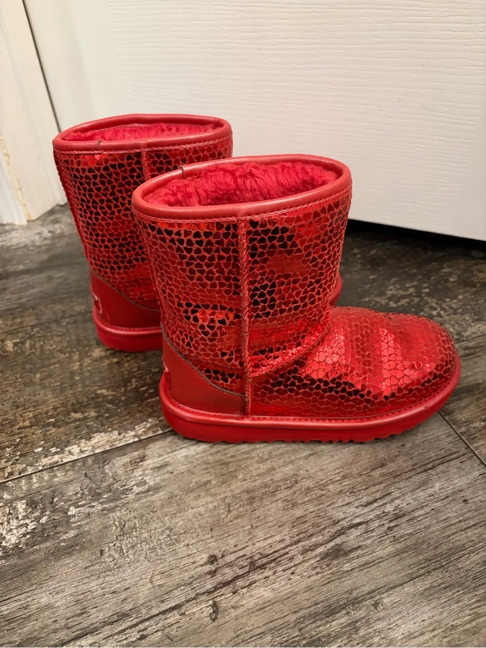 UGG shiny red