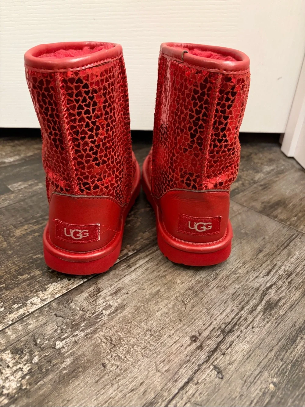 UGG shiny red