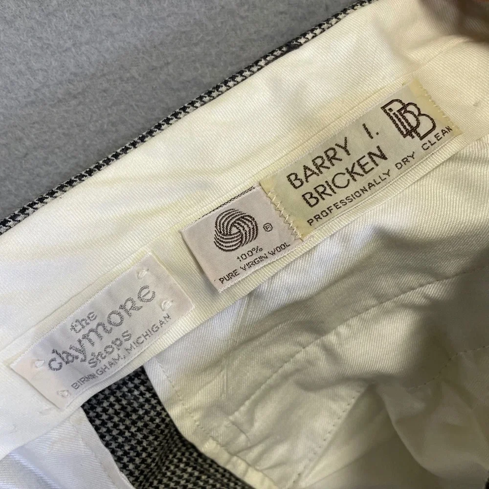 Barry I. Bricken measurements waist