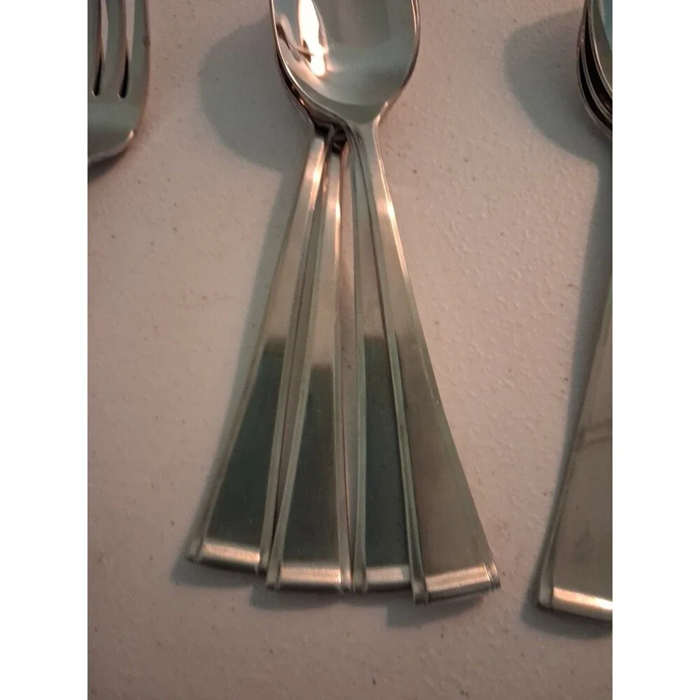 Tomodachi 12 knives