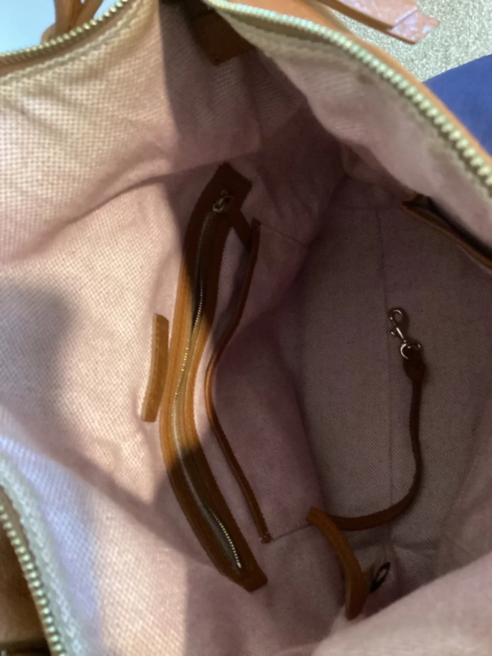 Dooney & Bourke stitching as