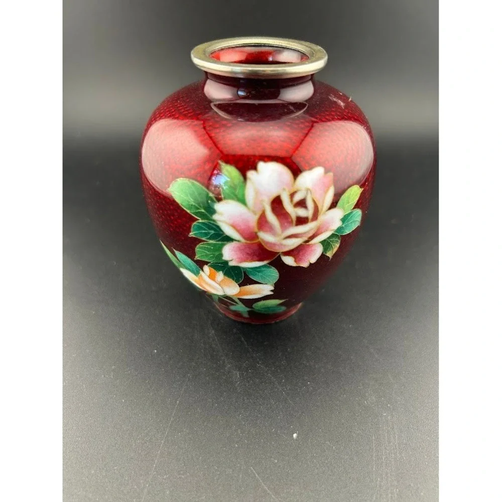 N/A exquisite vase