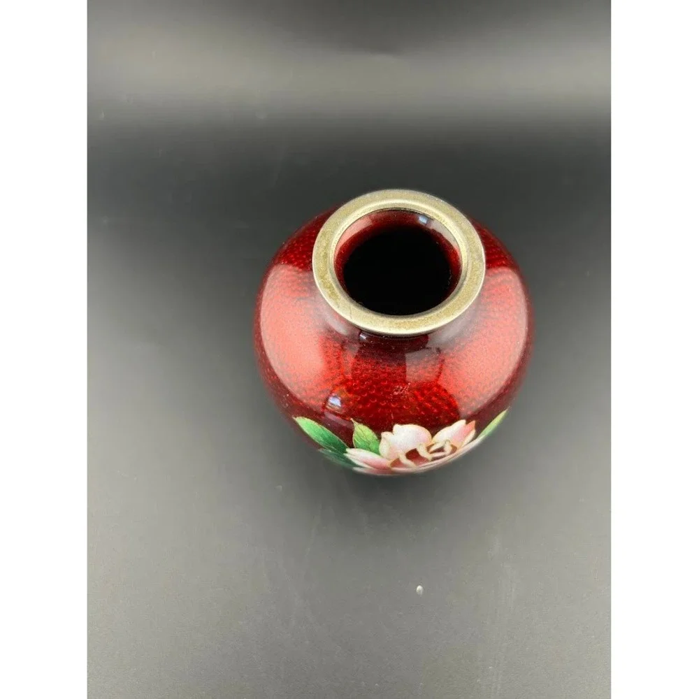 N/A exquisite vase