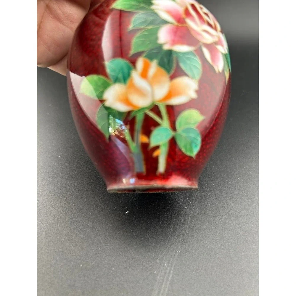 N/A exquisite vase