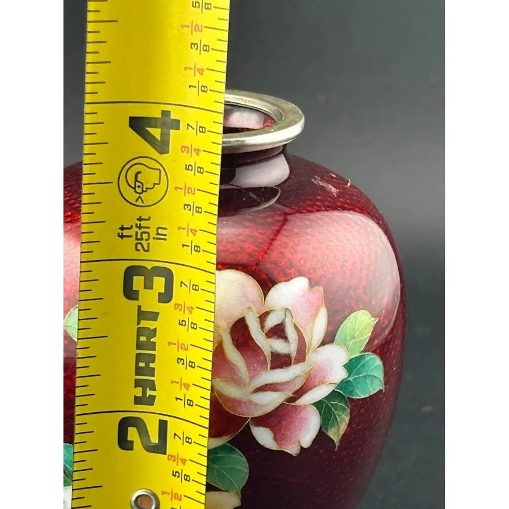 N/A exquisite vase