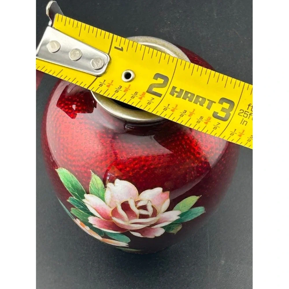 N/A exquisite vase