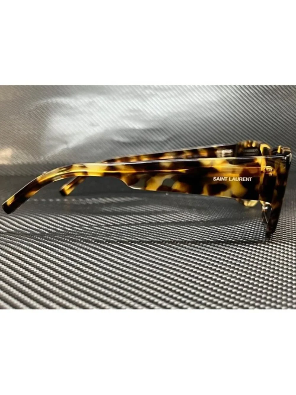 Yves Saint Laurent saint 15