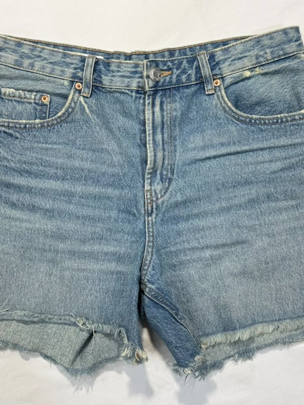 Zara Light Wash Denim Shorts US 8 Raw Hem Mid Rise Blue Jean Shorts summer