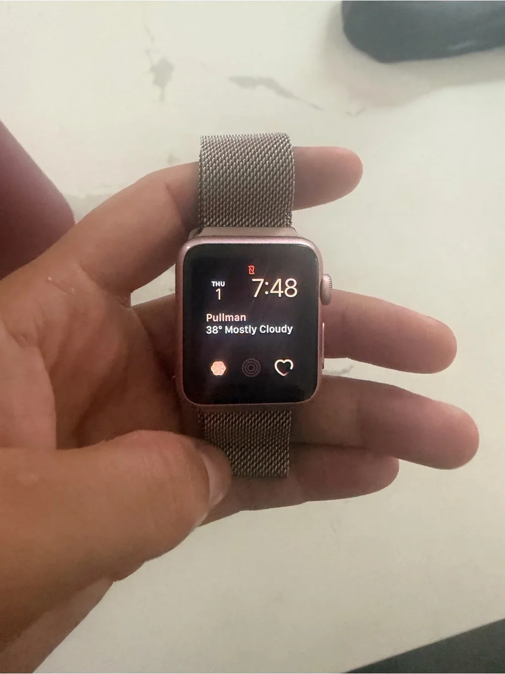 Apple smartwatch rose