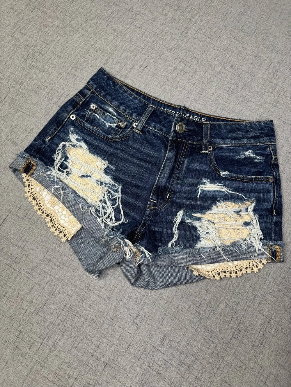 American Eagle Outfitters show as hi