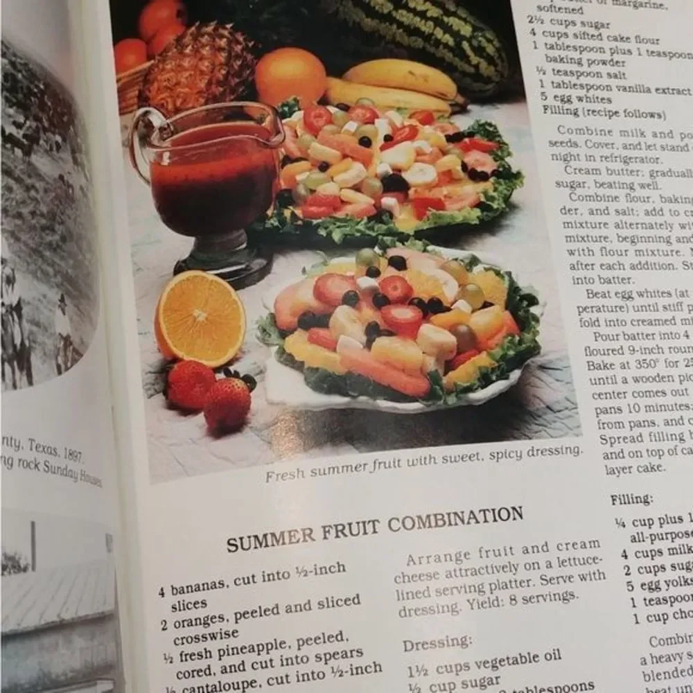 Vintage Southern Heritage‎ Companys Coming Cookbook