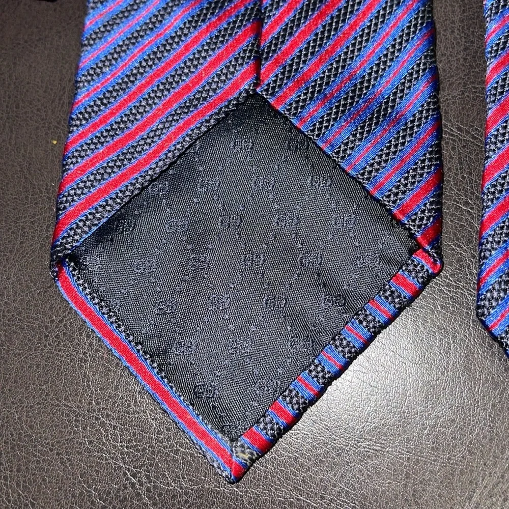 Gucci red blue