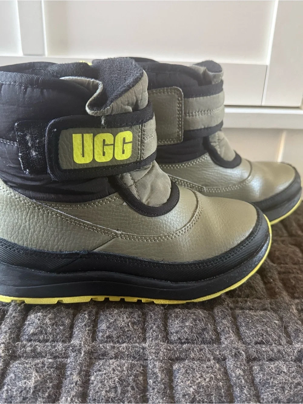 UGG classic kids