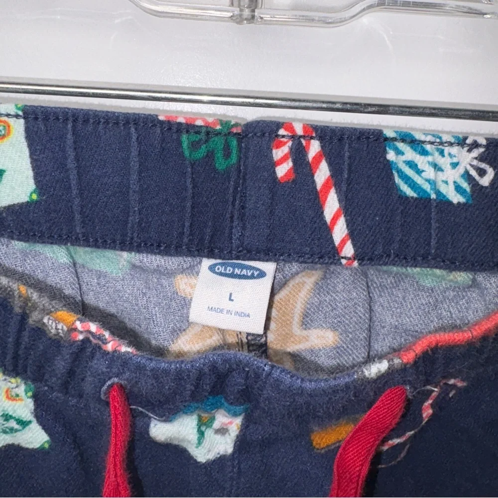 Men’s Old Navy Christmas Themed Pajama Pants Size: L