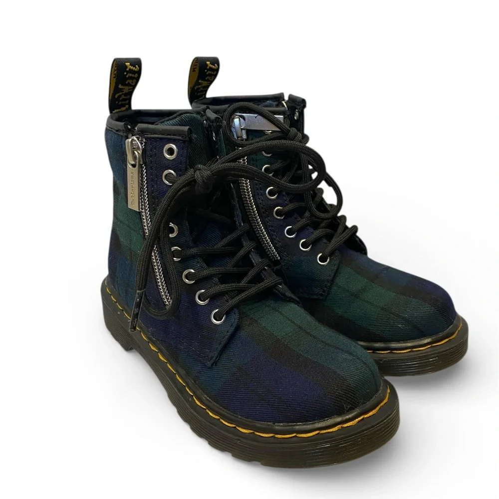 Dr. Martens gently 60 making