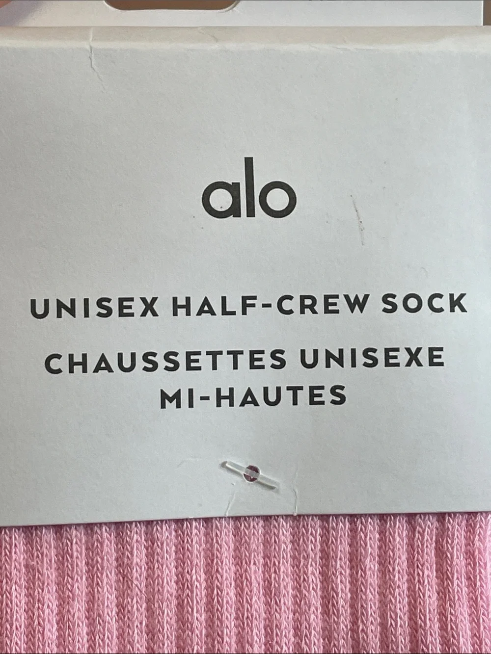 ALO Yoga Unisex Half-Crew Throwback Sock Limited Edition Candy Heart Pink/White