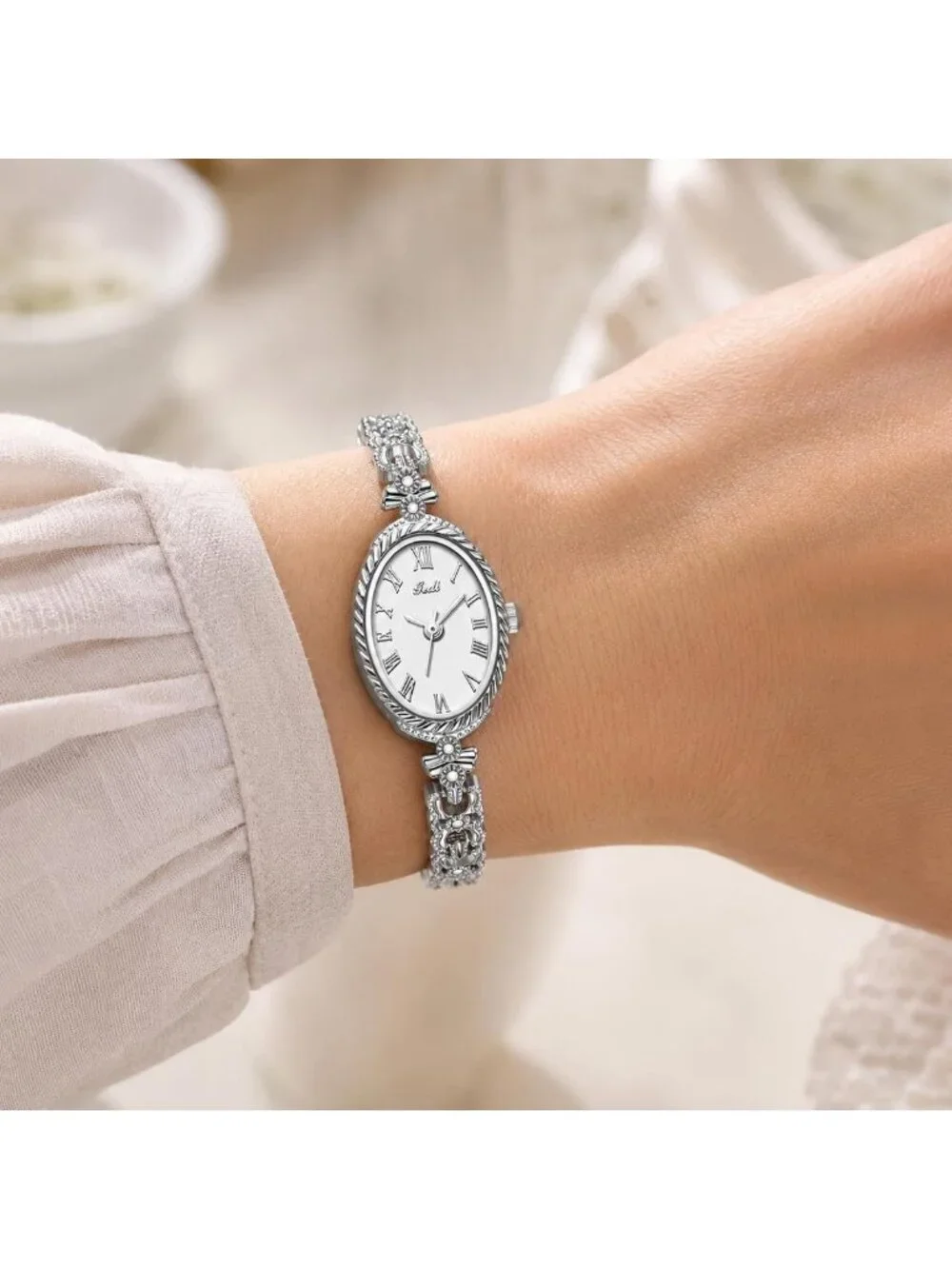 Vintage Gold Oval Quartz Watch for Women - Slim Alloy Bracelet, Elegant