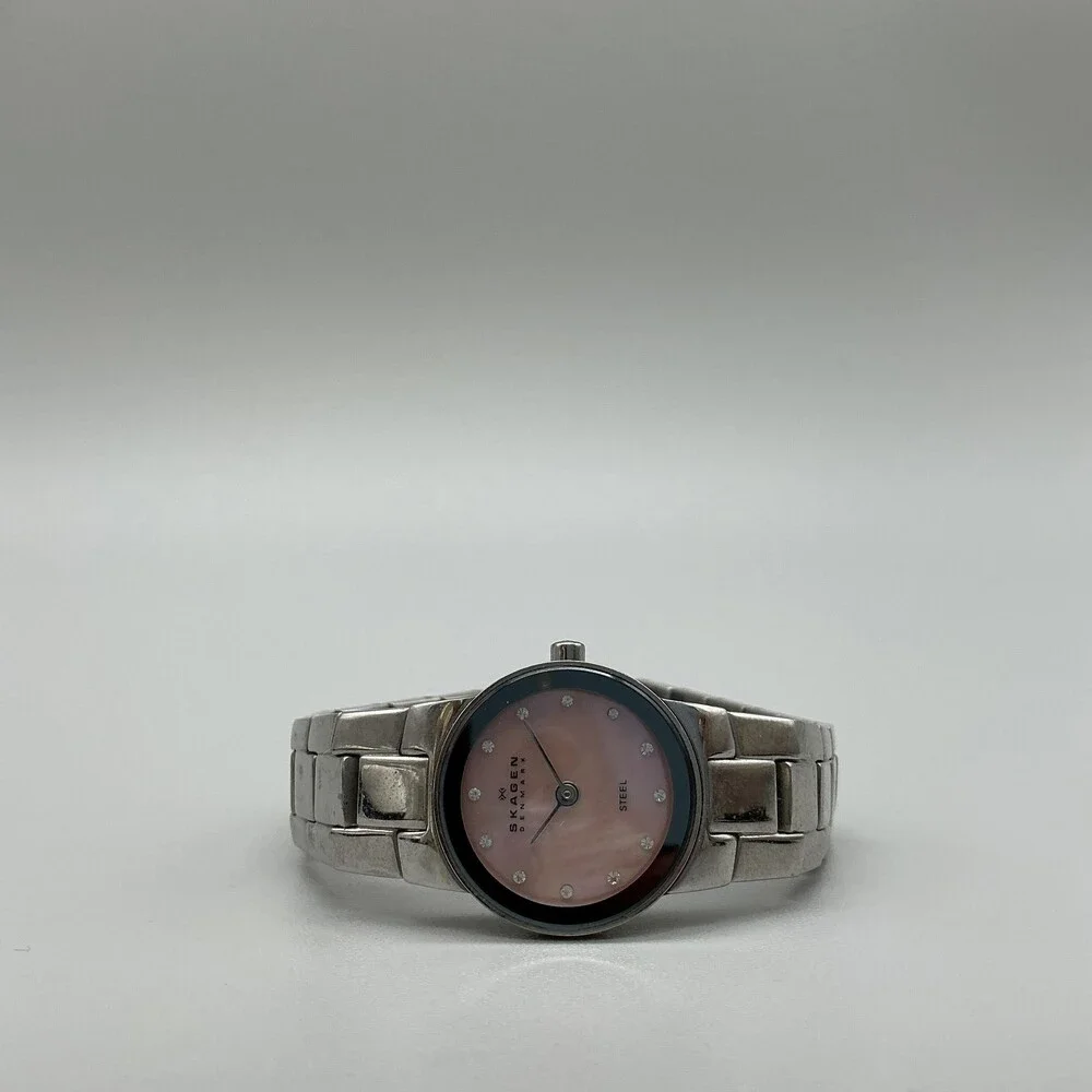Skagen round stainless markers