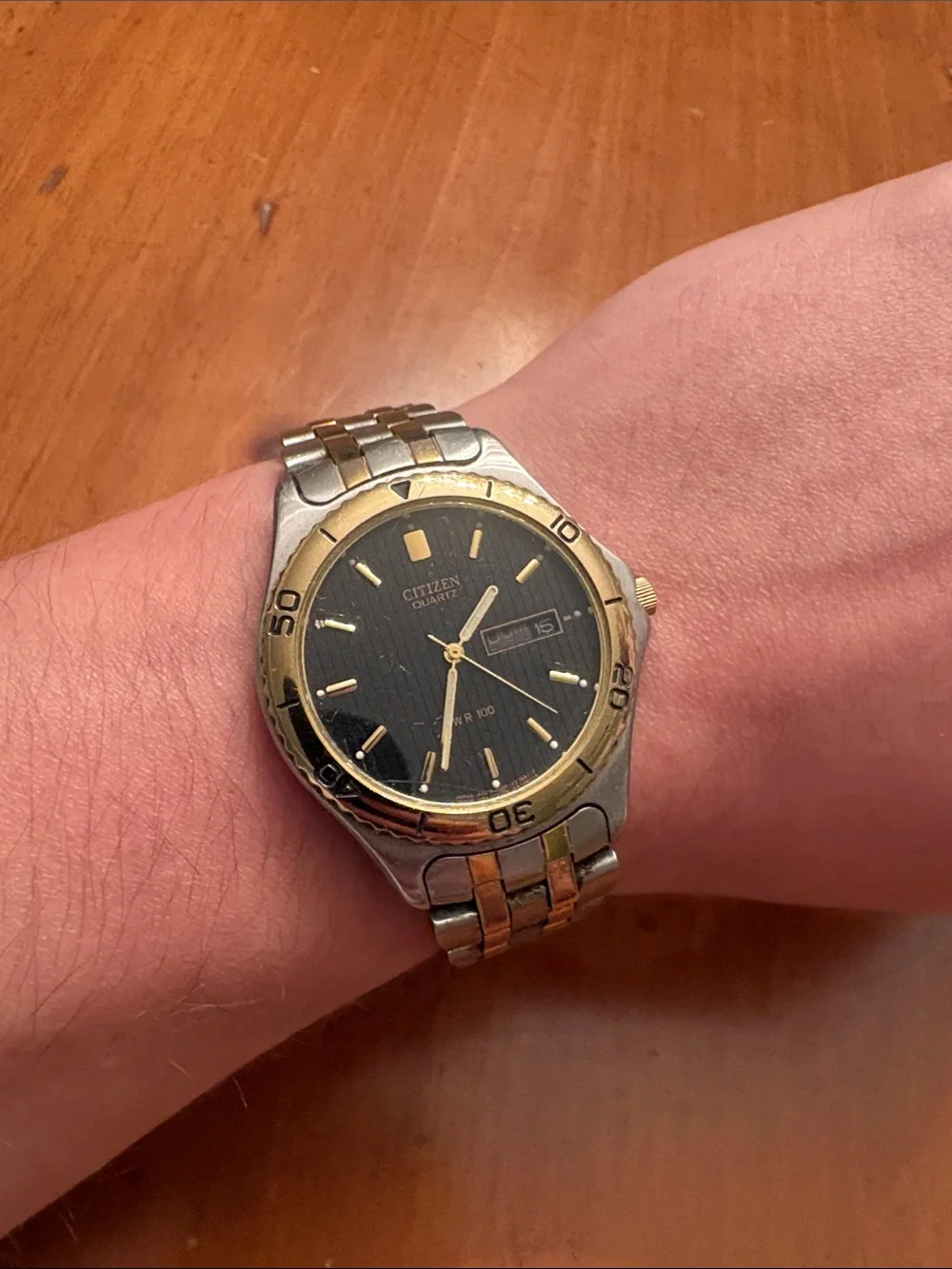 Citizen silver date hands