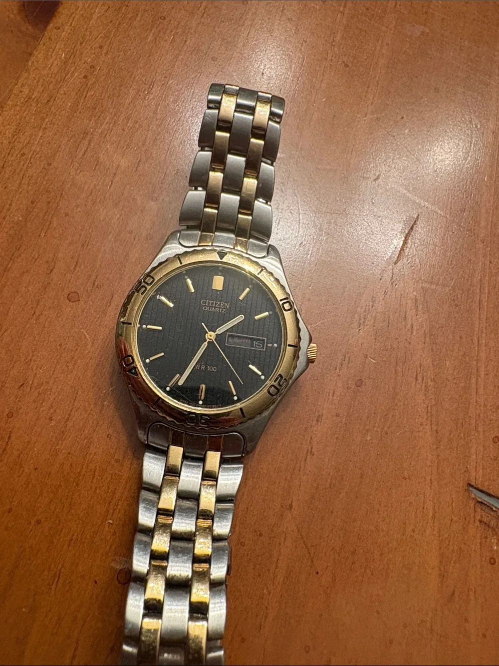 Citizen bezel dress wristwatch