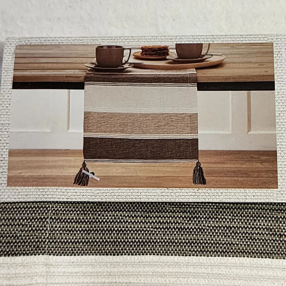 ARLEE table runner