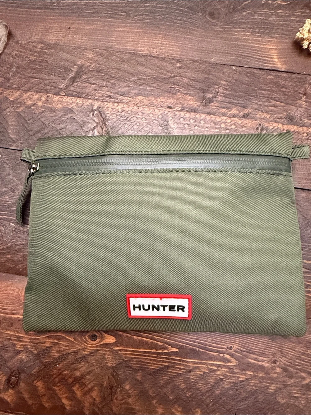 Hunter x EVA Air Olive Green Crossbody Travel Amenity Pouch Set NWOT