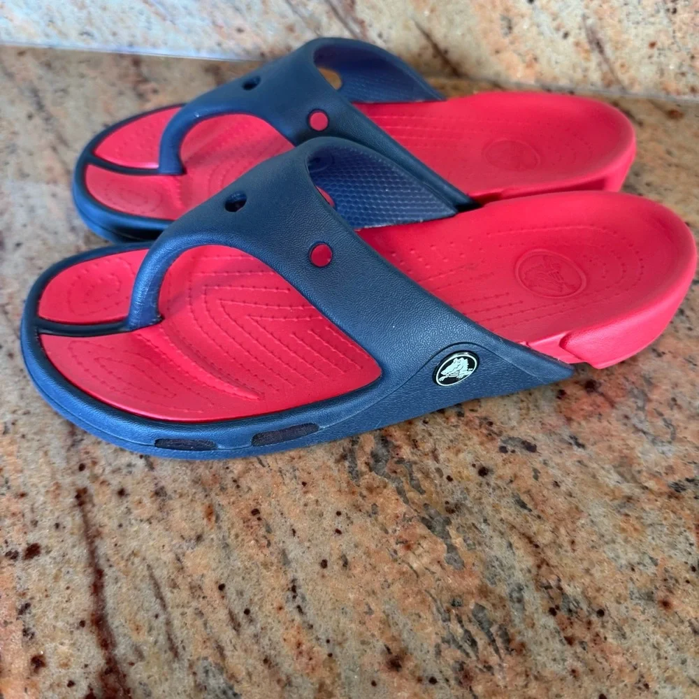 CROCS size excellent or