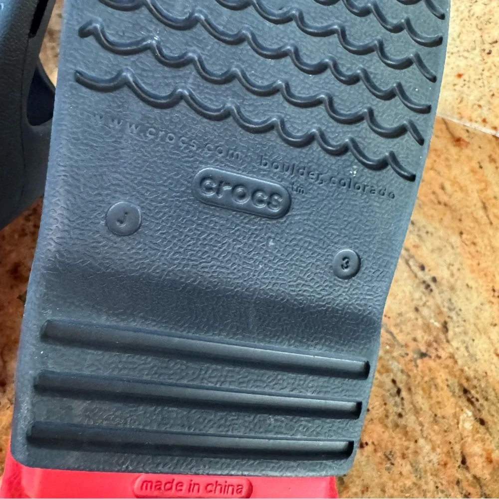 CROCS girls or excellent