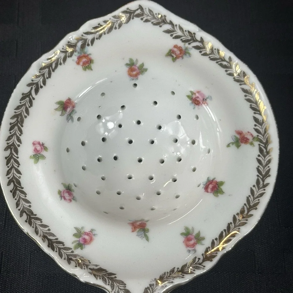 The Unbranded Brand antique rose