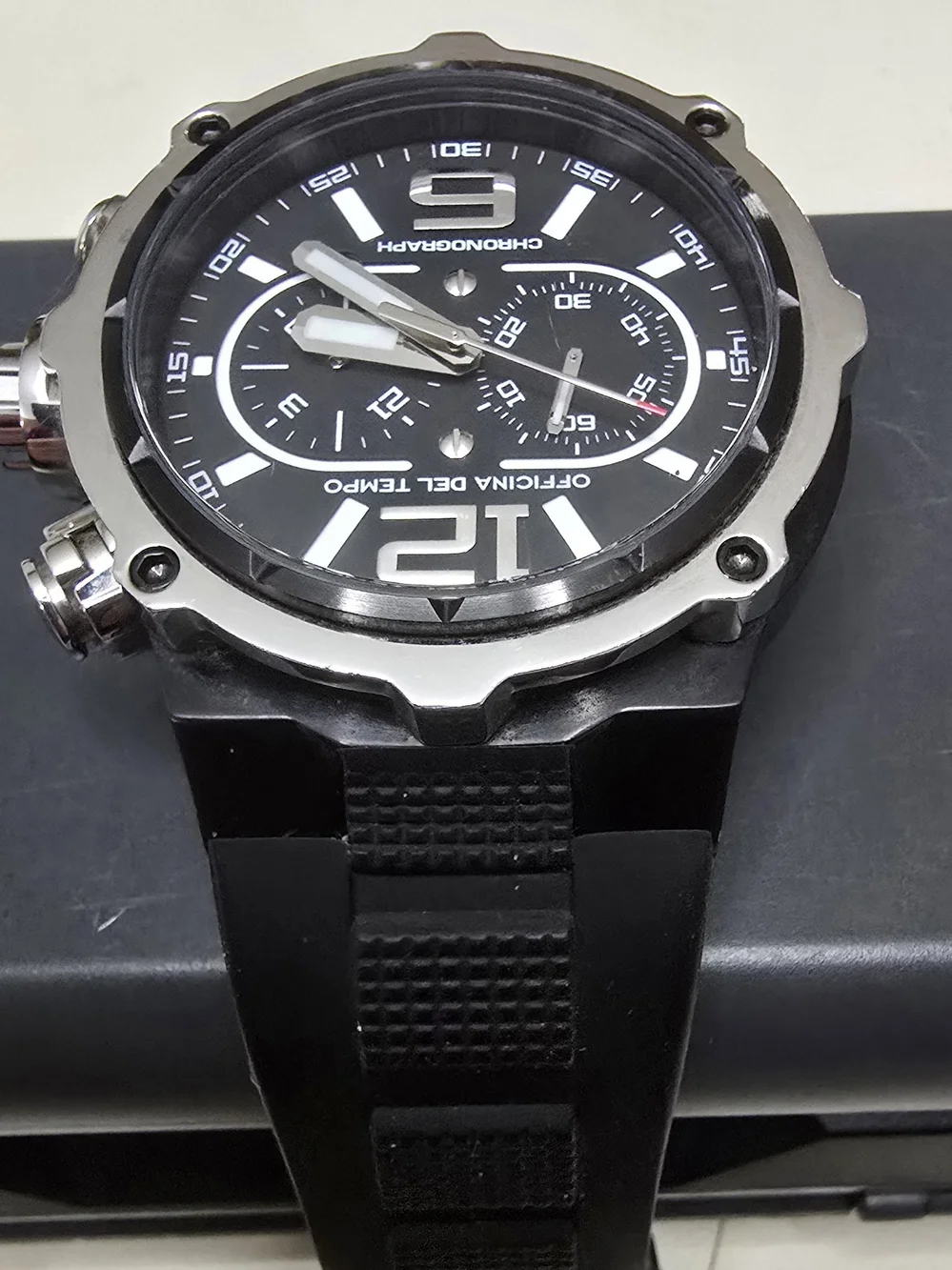 N/A bold black