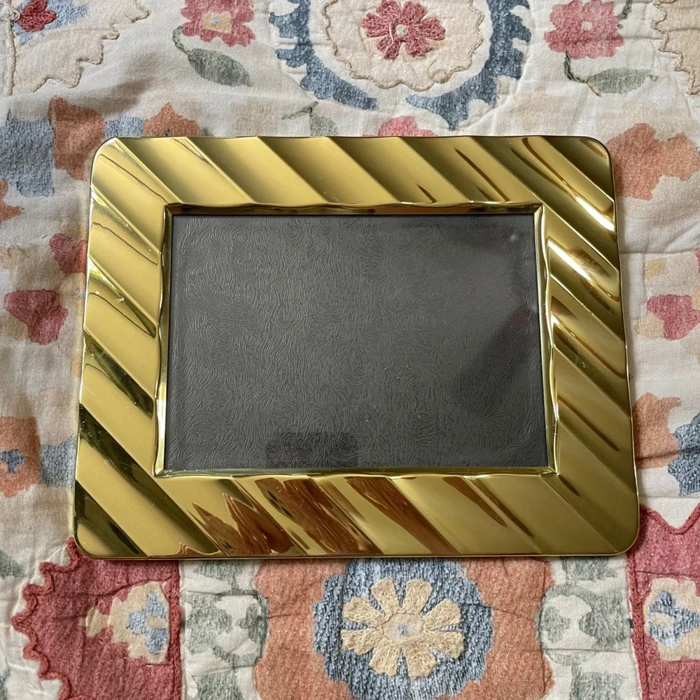 The Unbranded Brand or 5x7 can