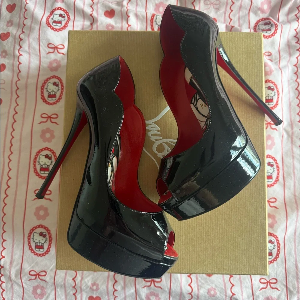 Louboutin extremely rare chick up alta size 39, US 9