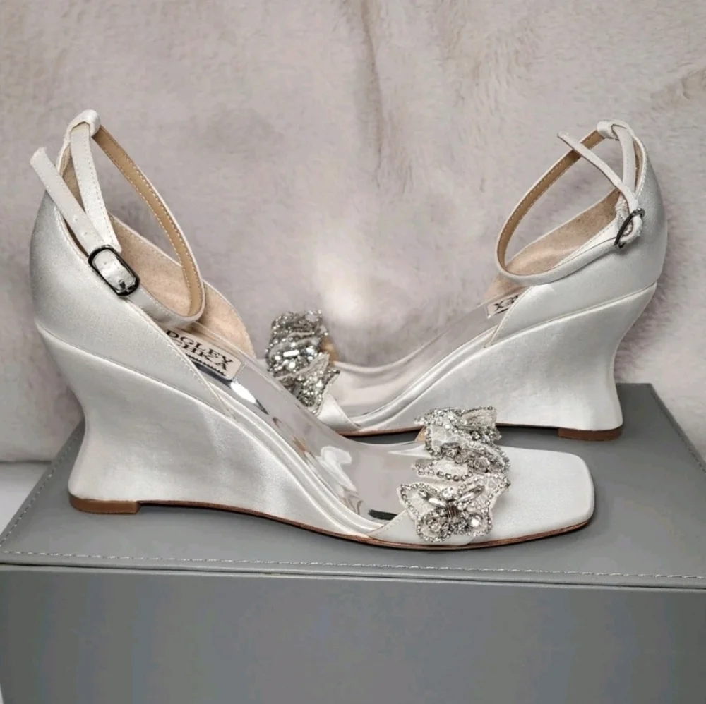 Badgley Mischka Knot Detail Wedge Crystal Embellished Sandals Wedding Size 6