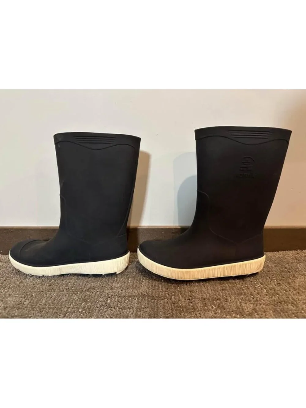 N/A lightly worn