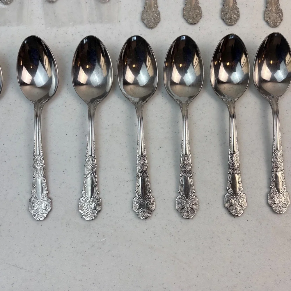 23 PCs Reed & Barton 18/10 Stainless Flatware Renaissance Tsp Oval Soup Iced Tea