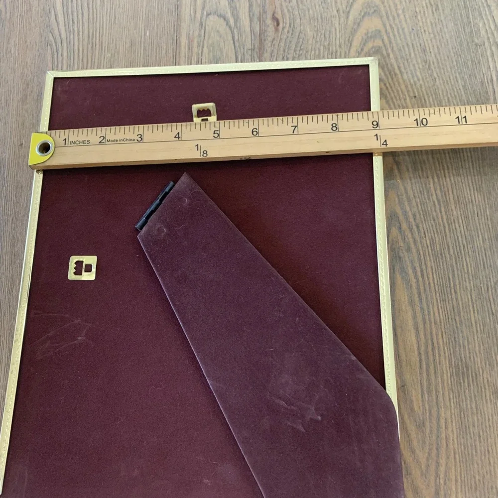 Unbranded measurements frame