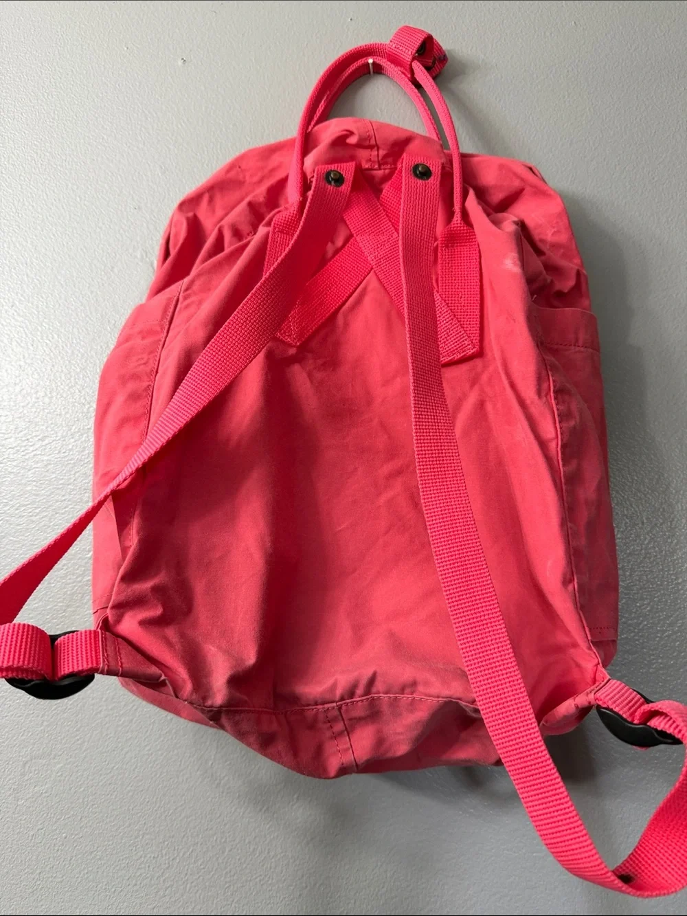 Fjallraven Kanken Backpack in Coral Pink Mini