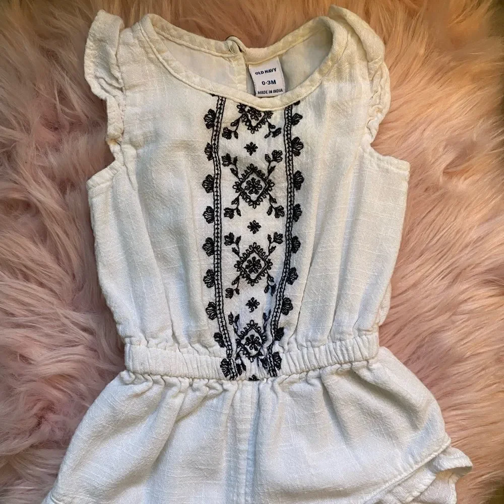 0-3 Month Girls Old Navy Cream and Black Romper