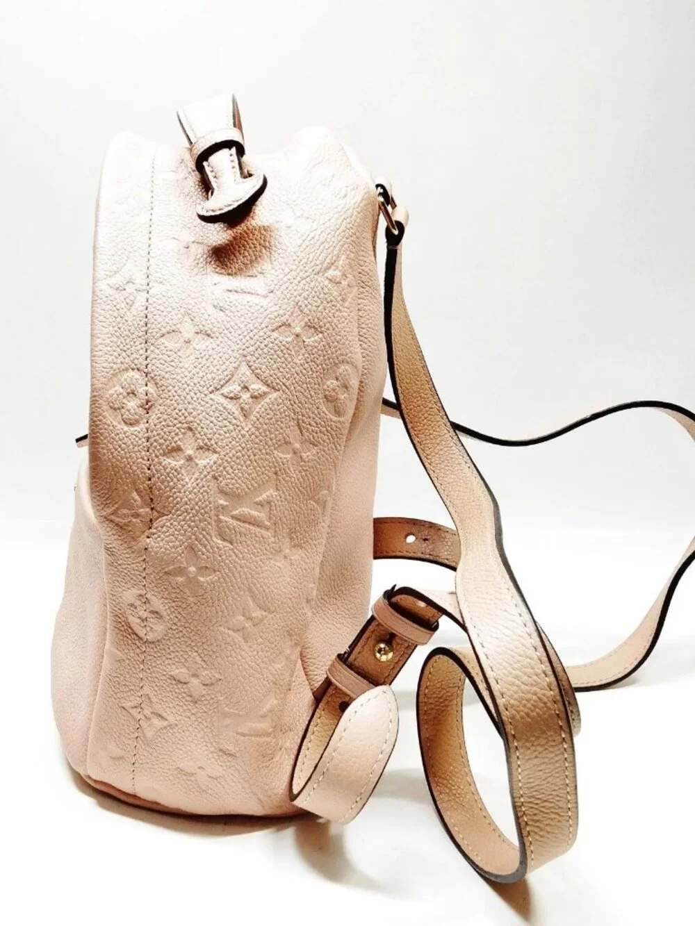 Louis Vuitton elegant louis