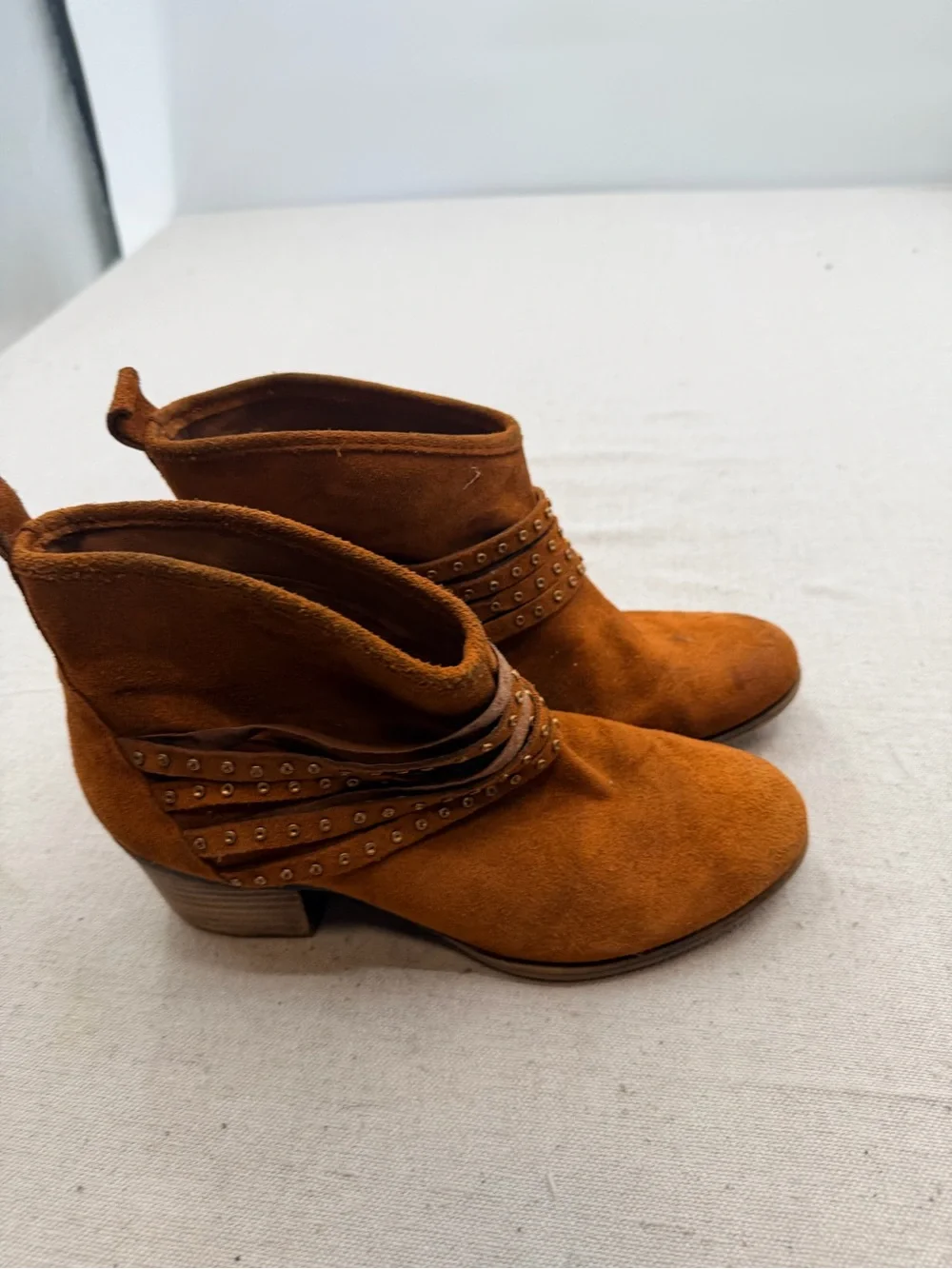 Jessica Simpson enhanced leather