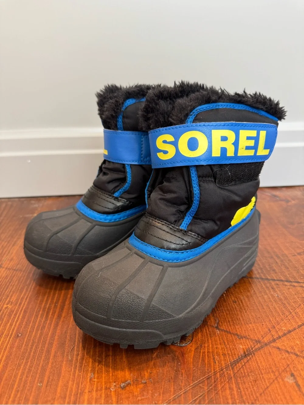 Sorel Kids Black Commander Snow Boots. Size 12