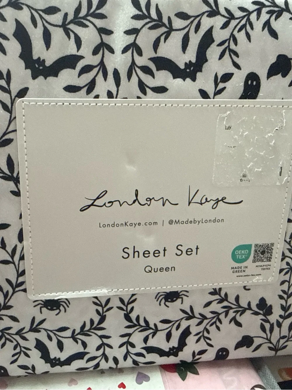 Queen Sheet Set in White with Bat & Leaf Print