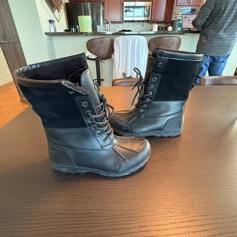 UGG fantastic pair