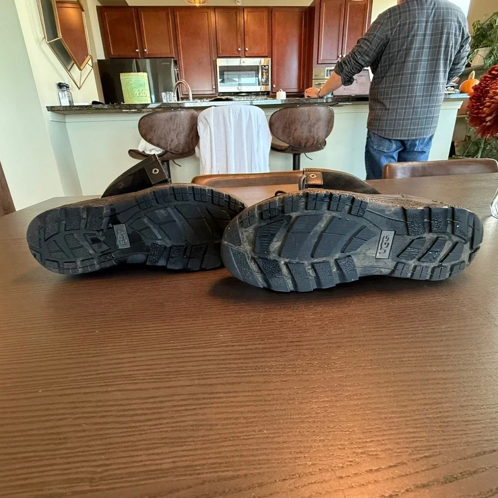 UGG fantastic pair