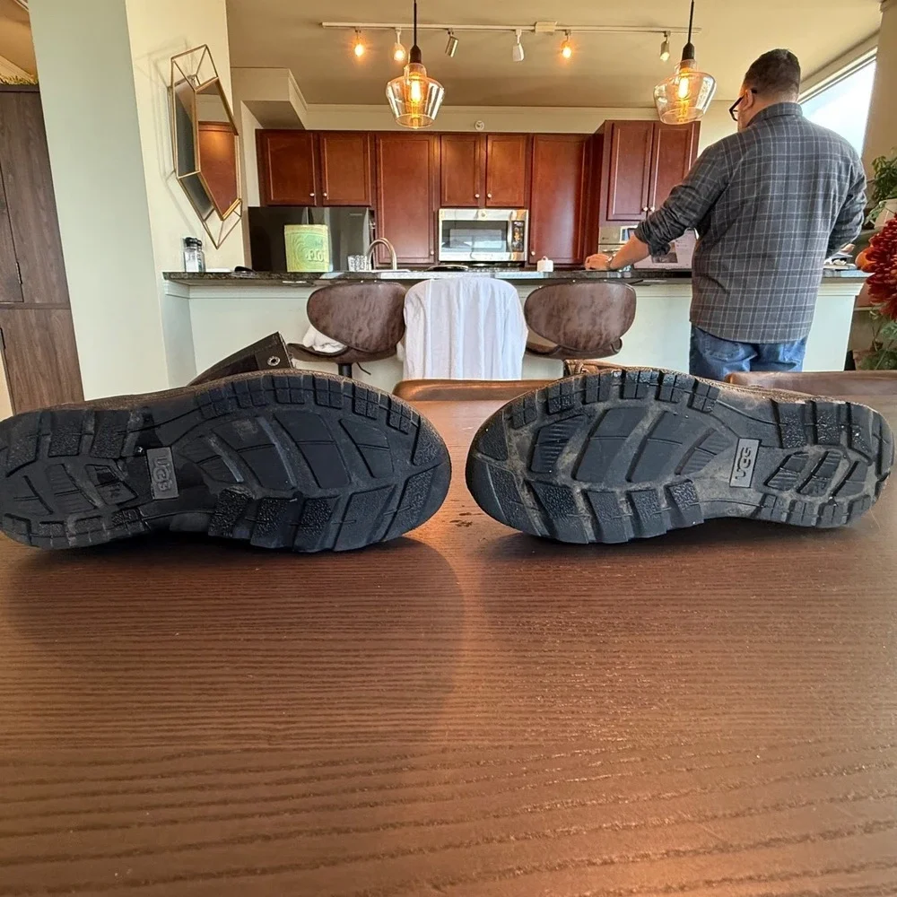 UGG fantastic pair