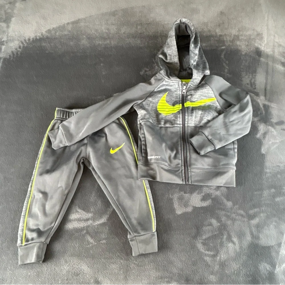 Nike Therma Fit Track Suit Hoodie & Pants Set‎ Toddlers 2T Gray