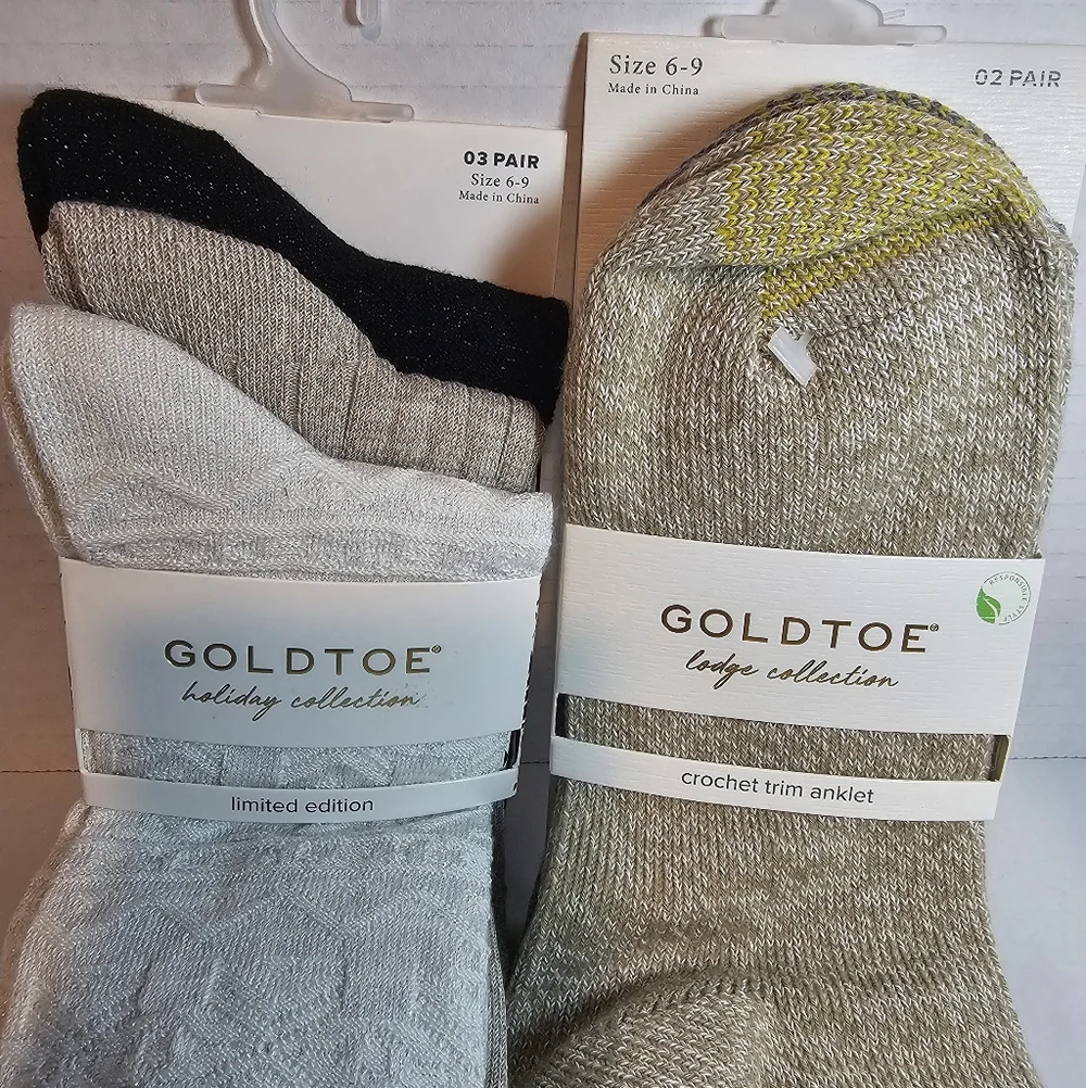 2 Packages GOLD TOE Holiday & Lodge Collection Socks SIZE 6-9 (5 Pair Total)